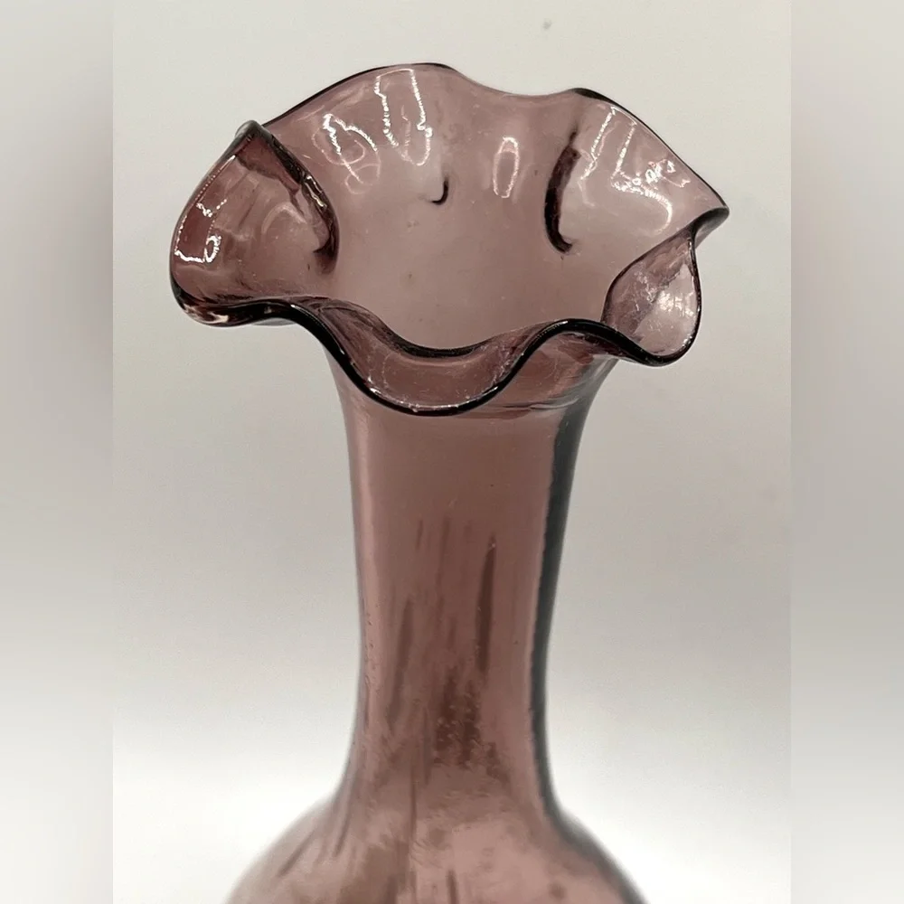 Vintage Purple Handblown Art Glass Bud Vase Ruffled Edges White Mottled 6.5 in